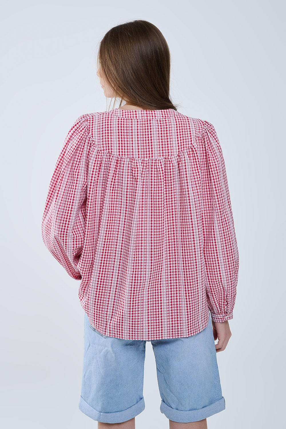 Blusa sem gola com mangas largas em vermelho e branco