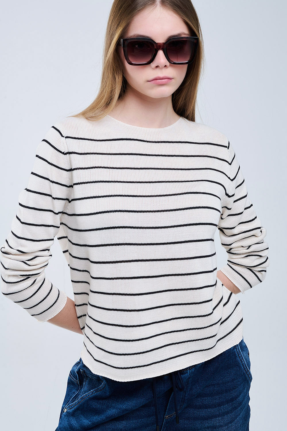 camisola bege às riscas em tricô fino