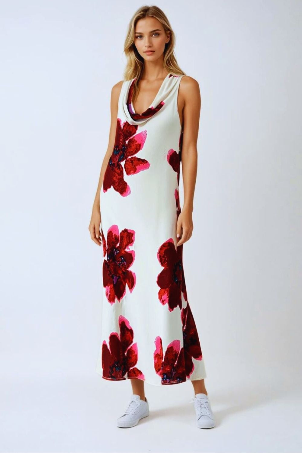 Vestido maxi vermelho sem mangas e esvoaçante com estampa floral