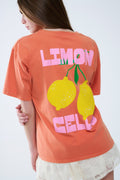 T-shirt laranja descontraída com estampado de limão