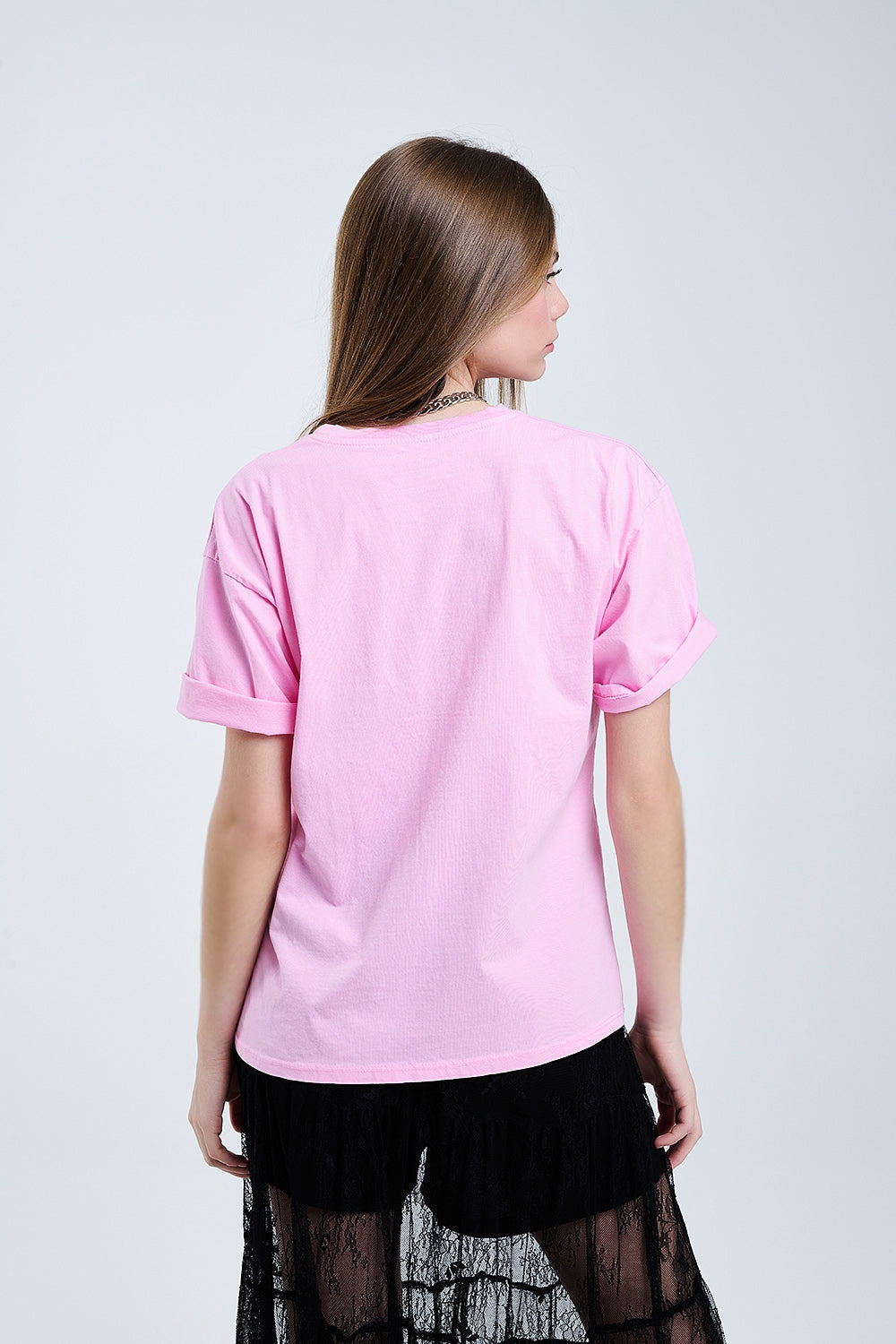 T-shirt gráfica Pink Rebel com língua estampada de leopardo