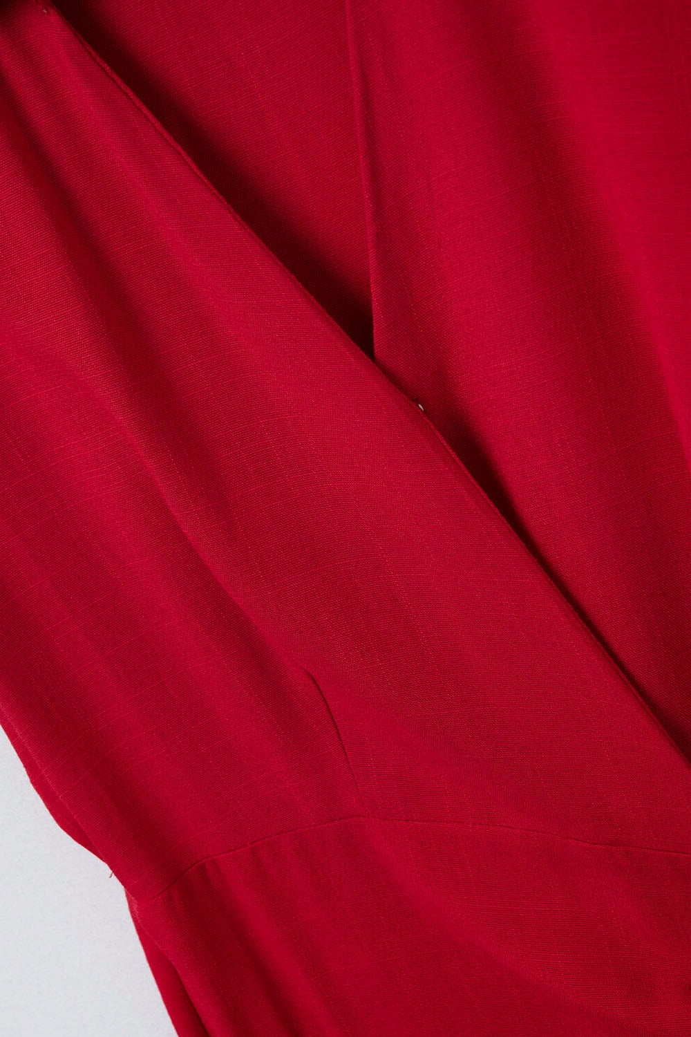 Vestido midi vermelho com laço na lateral