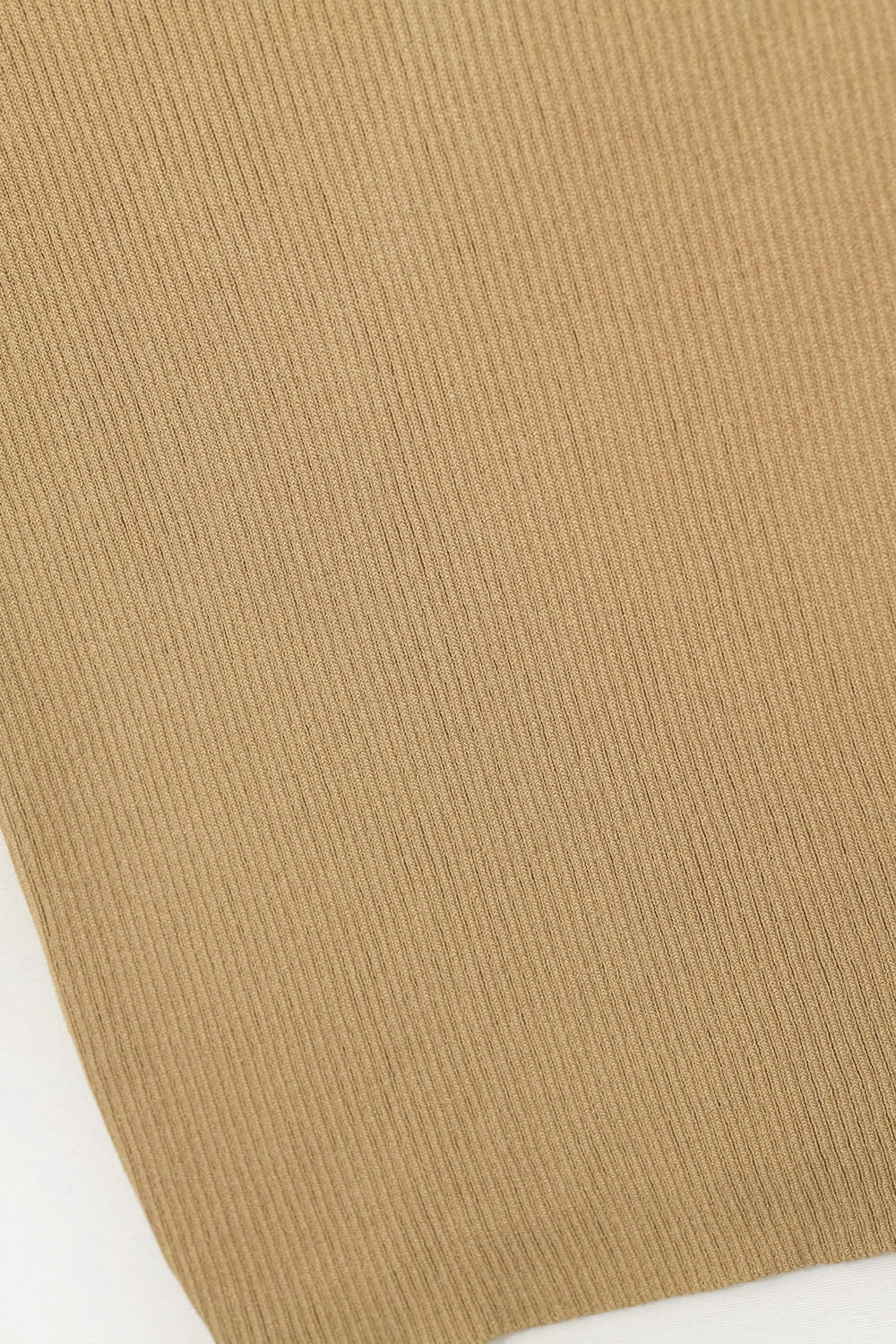 Camisola com gola alta e mangas com nervuras em camel