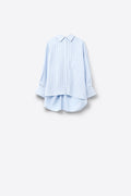 camisa azul bebé de grandes dimensões com laço nas costas
