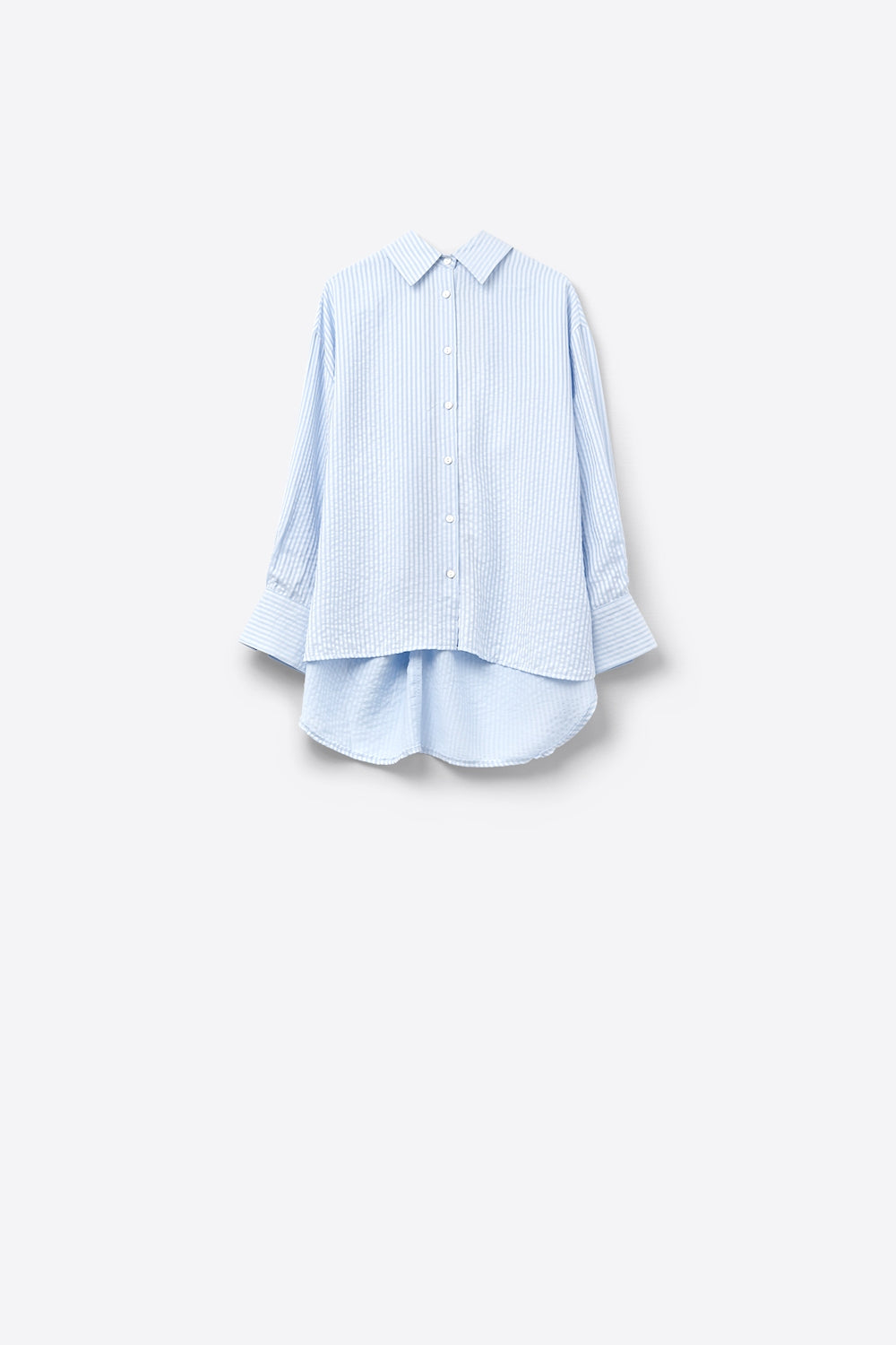 camisa azul bebé de grandes dimensões com laço nas costas