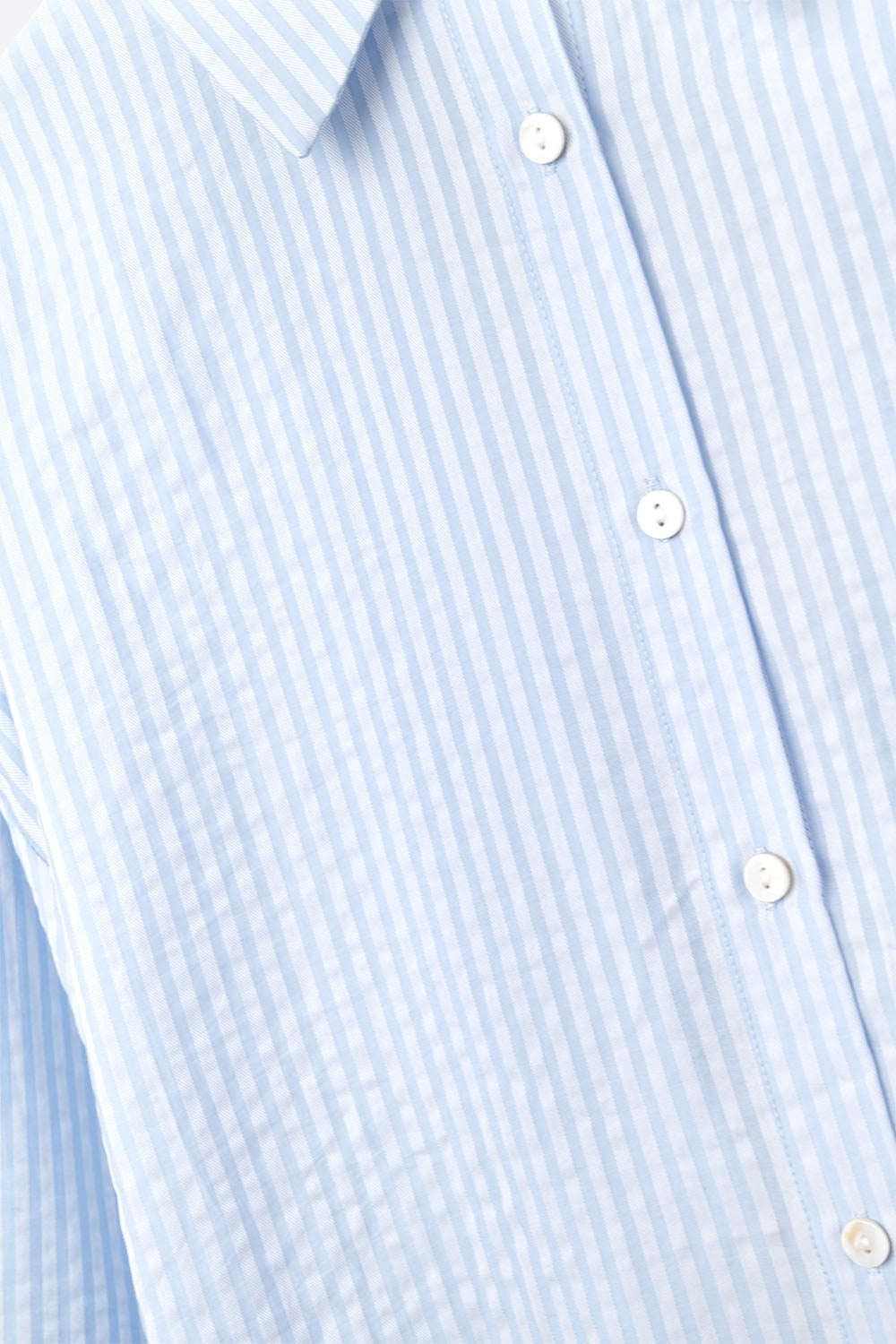camisa azul bebé de grandes dimensões com laço nas costas