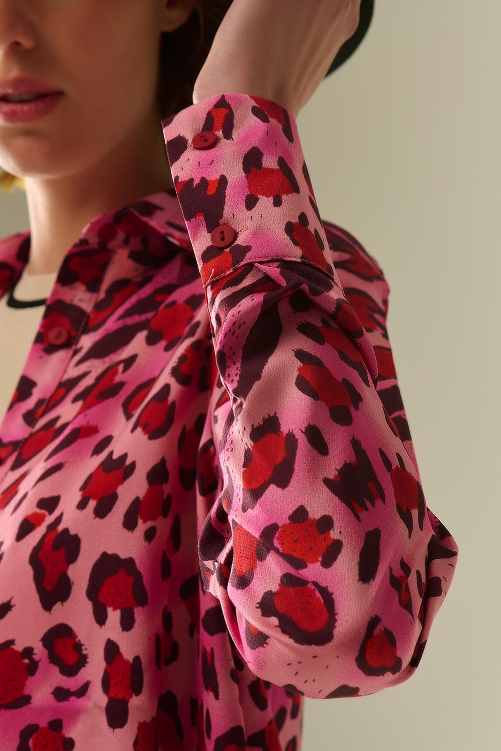Camisa com Botões em Estampa de Leopardo Fúcsia