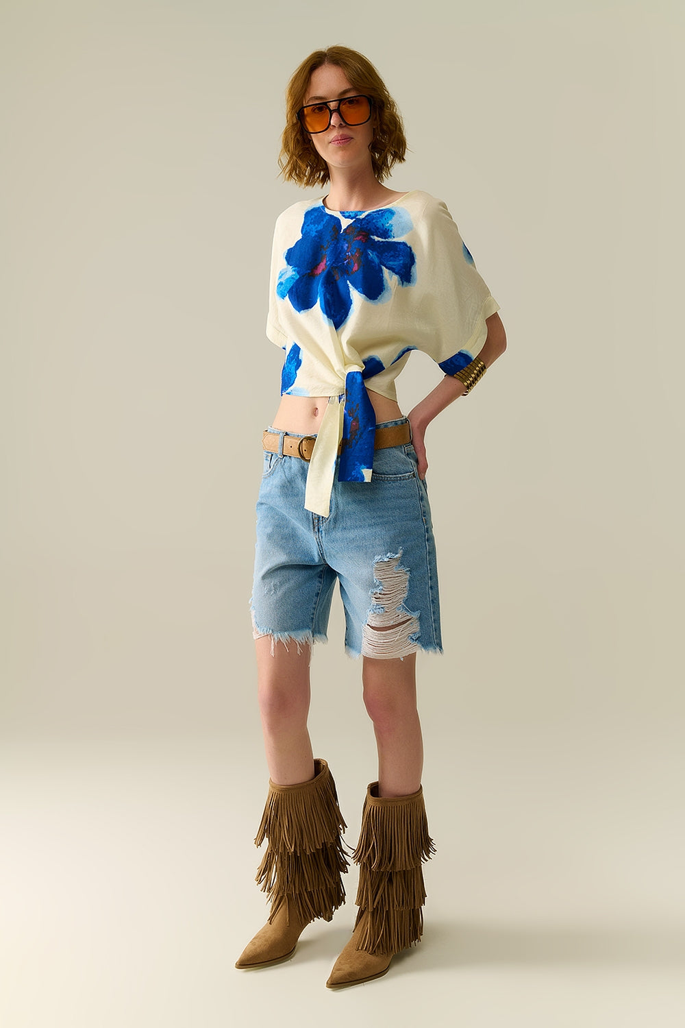 Blusa Branca Cropped Com Estampa Floral Tropical Azul