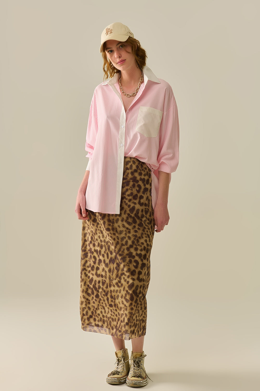 Camisa Listrada Rosa com bolso e colarinho branco