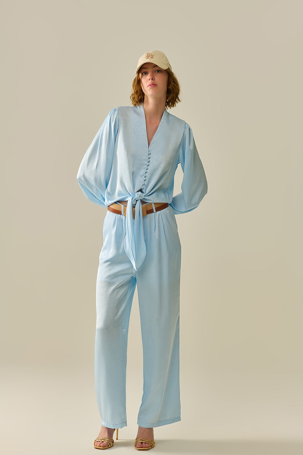 Camisa Cropped com Botões em Azul com Detalhe de Nó