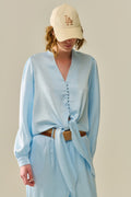 Camisa Cropped com Botões em Azul com Detalhe de Nó