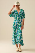 Vestido maxi com estampa floral em tecido de cetim com mangas caídas