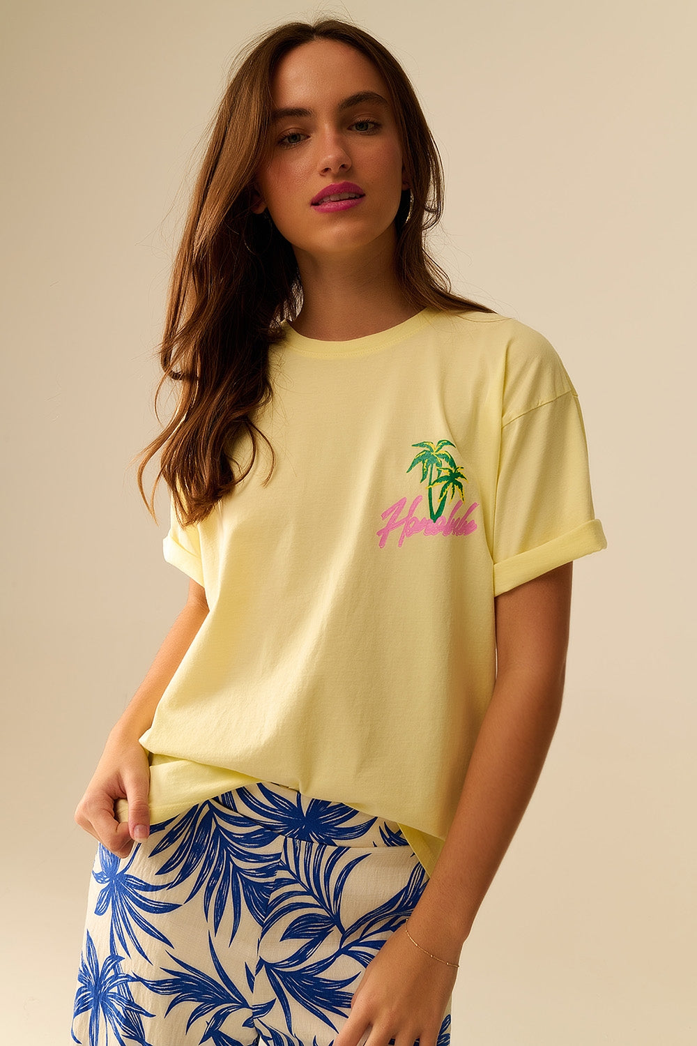Camiseta amarela feita na Itália com estampa de Honolulu