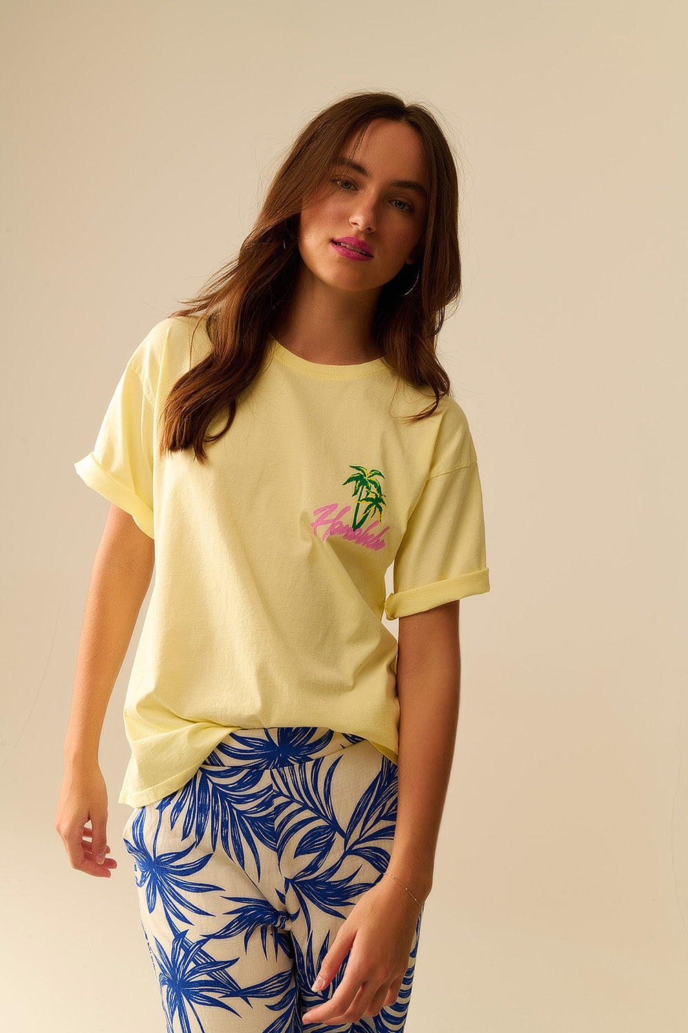 Camiseta amarela feita na Itália com estampa de Honolulu