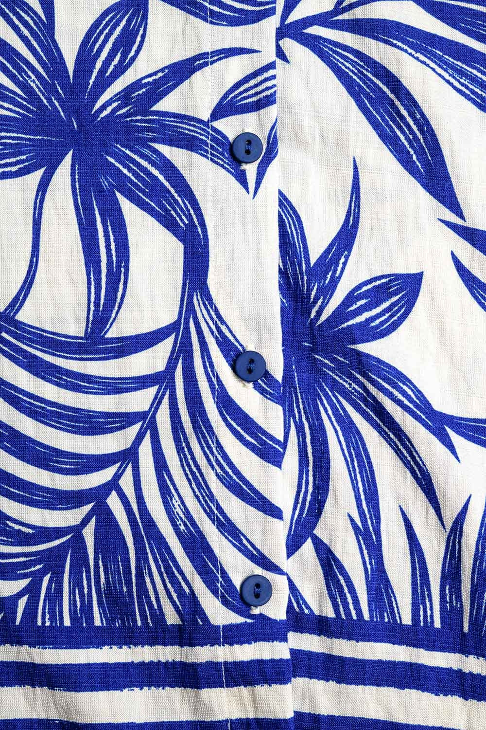 Motivo Tropical Blusa Relaxada em Azul e Branco