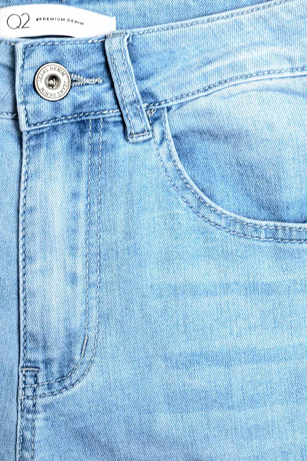 Jeans de tornozelo com perna larga e lavagem clara