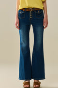calças jeans flare com lavagem média e bolsos