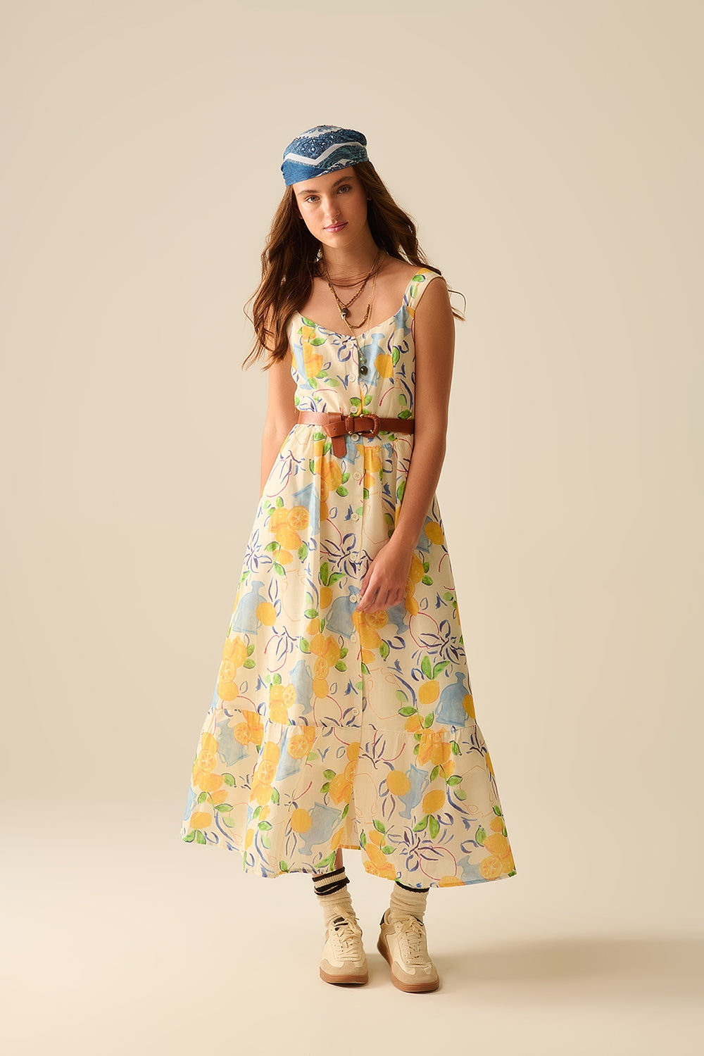 vestido branco longo sem alças com estampa de limão