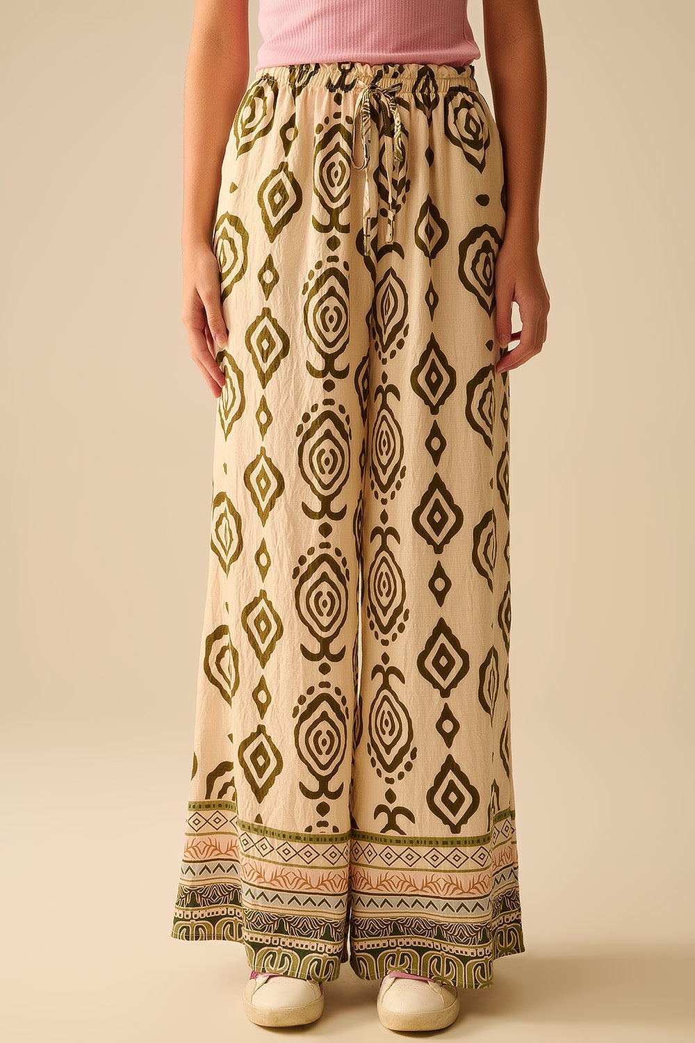 Calças largas cáqui com estampa boho