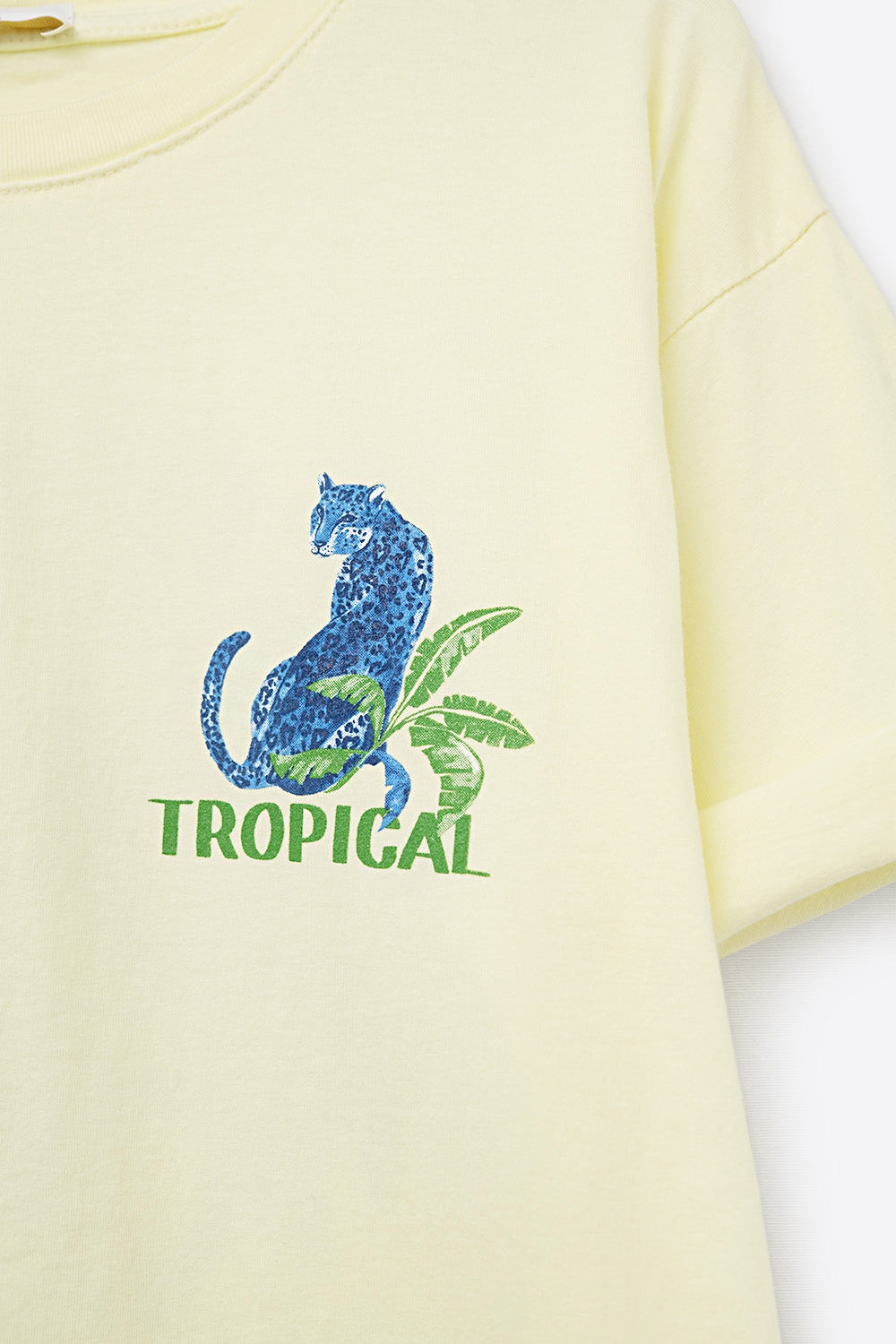 Camiseta amarela feita na Itália com estampa gráfica tropical