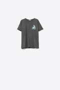 Camiseta preta feita na Itália com estampa gráfica tropical