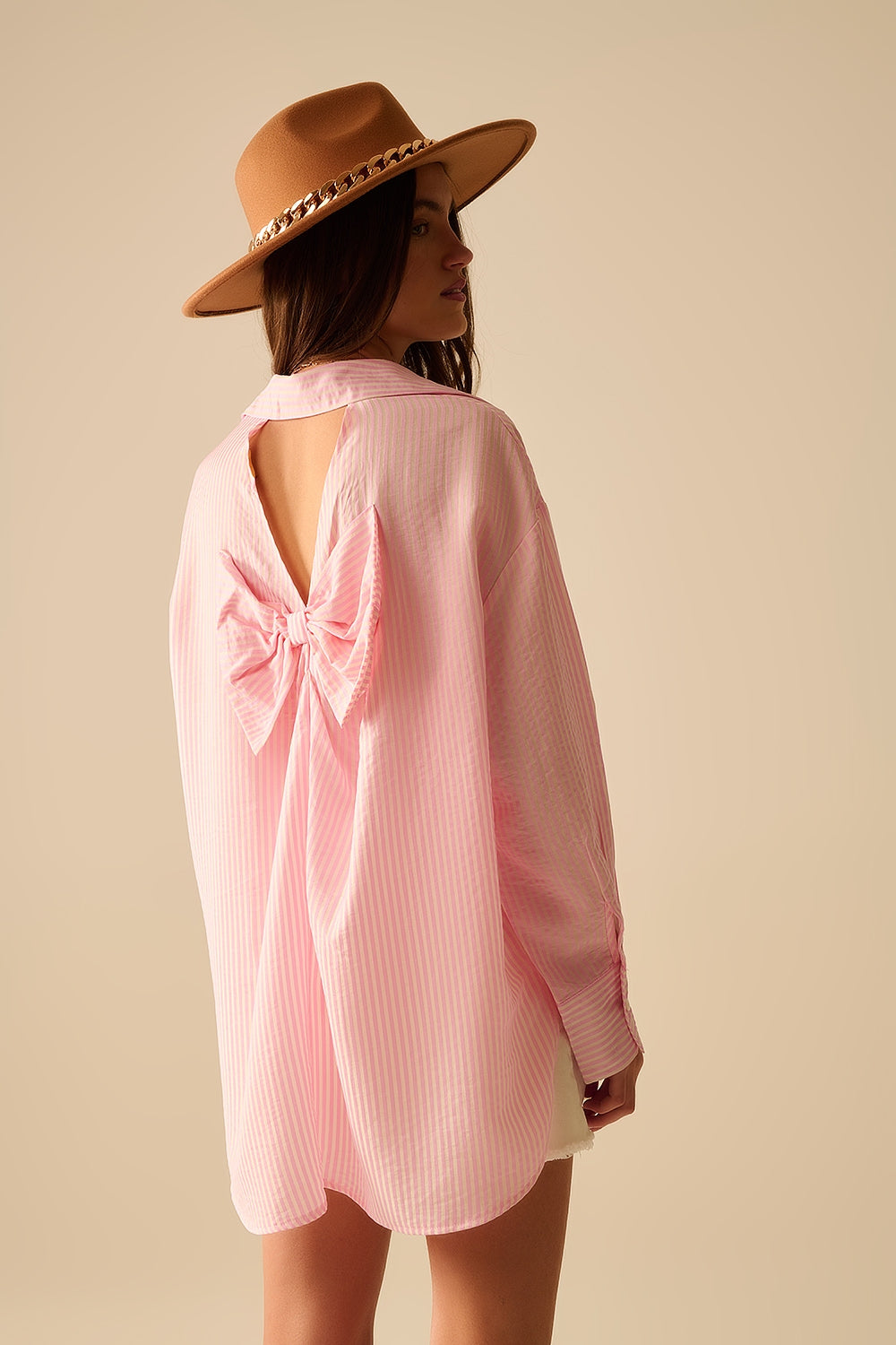 camisa rosa bebé de grandes dimensões com laço nas costas