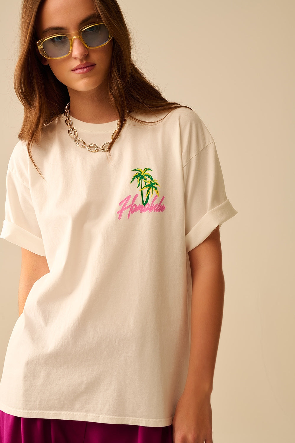 T-shirt branca fabricada em Itália com gráfico de Honolulu