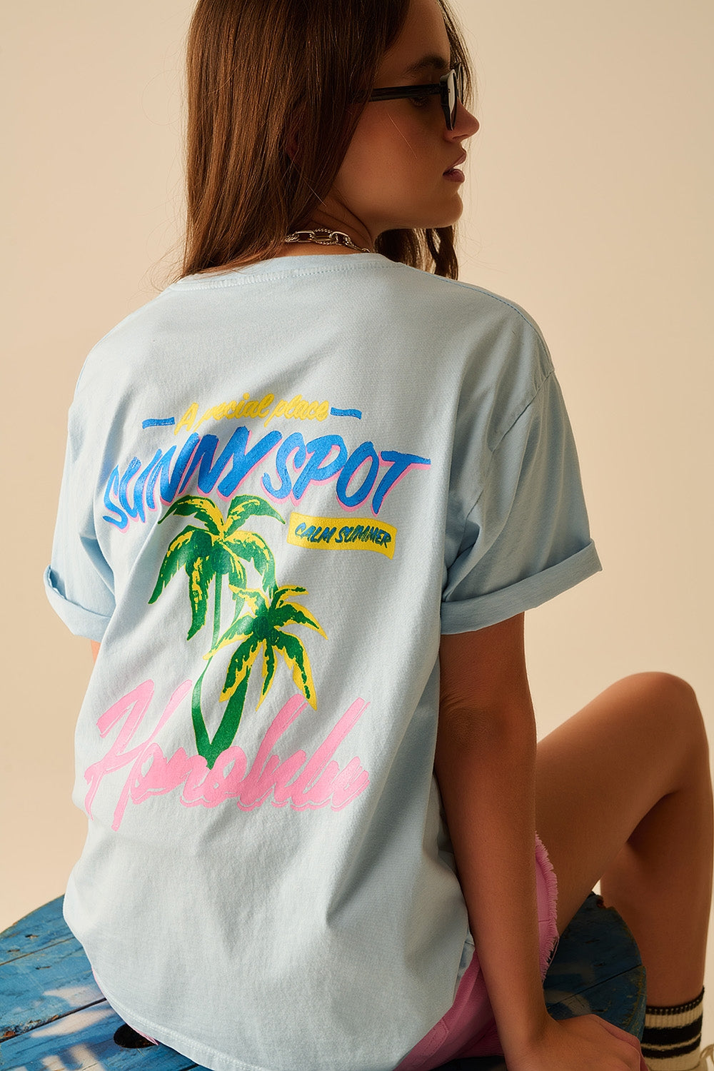 T-shirt azul fabricada em Itália com gráfico de Honolulu
