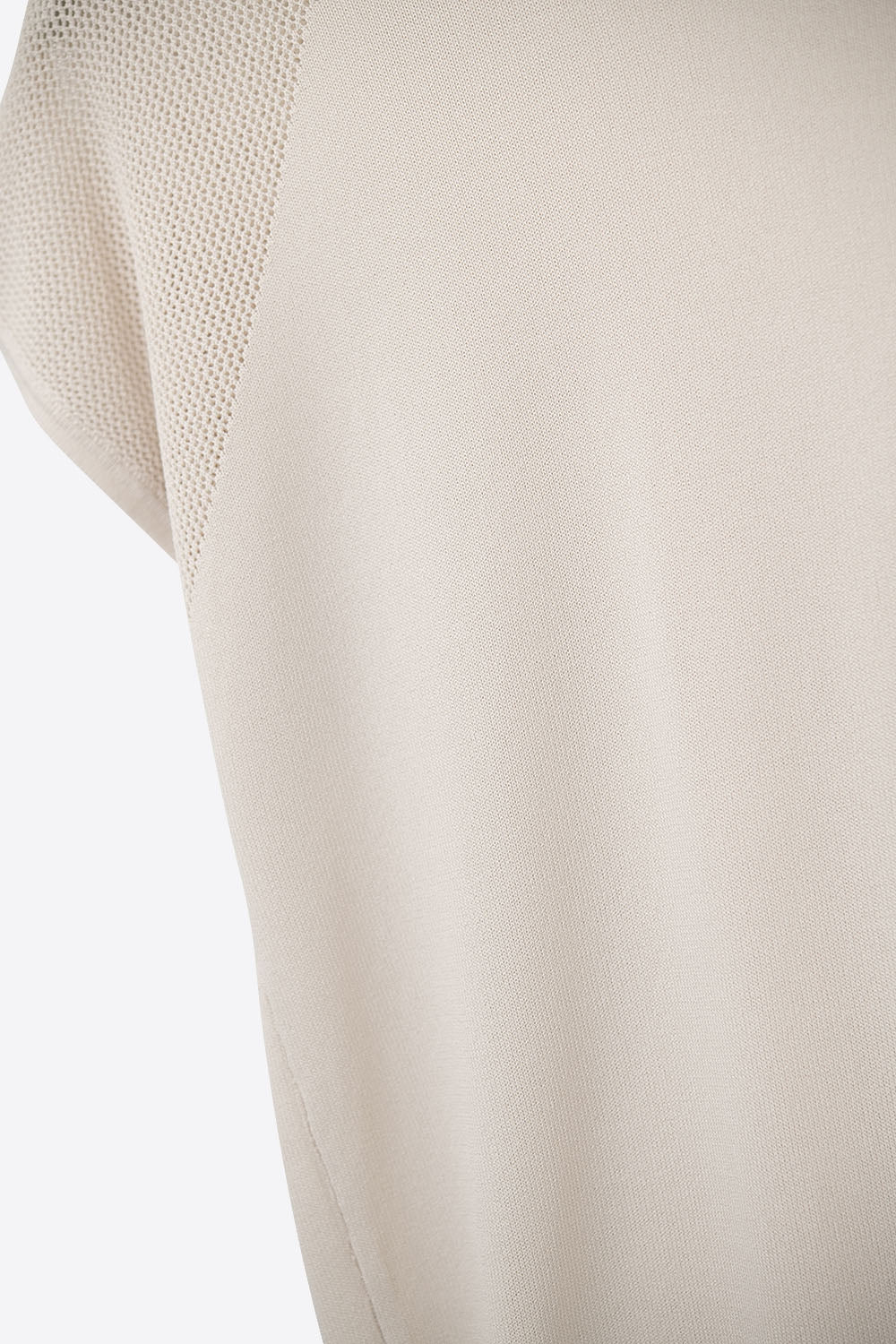 Camisola de manga curta bege com malha no ombro