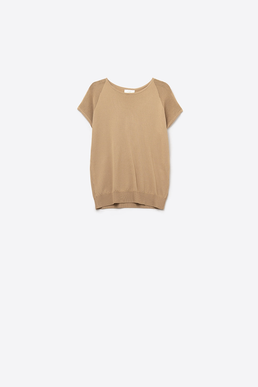 Camisola de manga curta com nervuras em camel e malha no ombro
