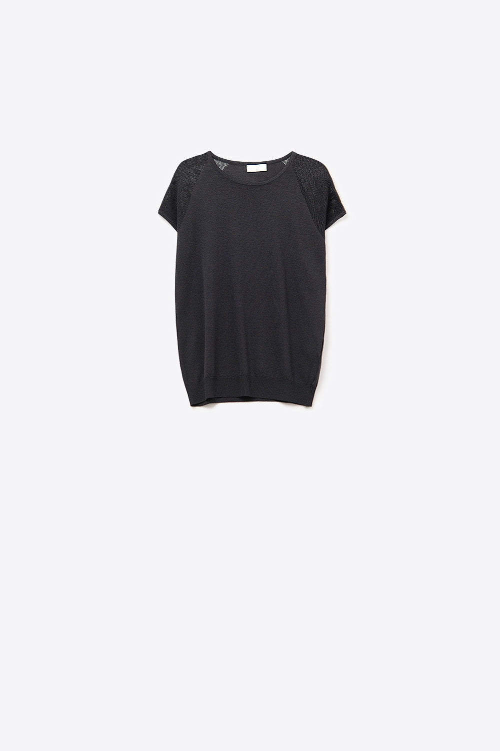 Camisola de manga curta com nervuras preta e malha no ombro