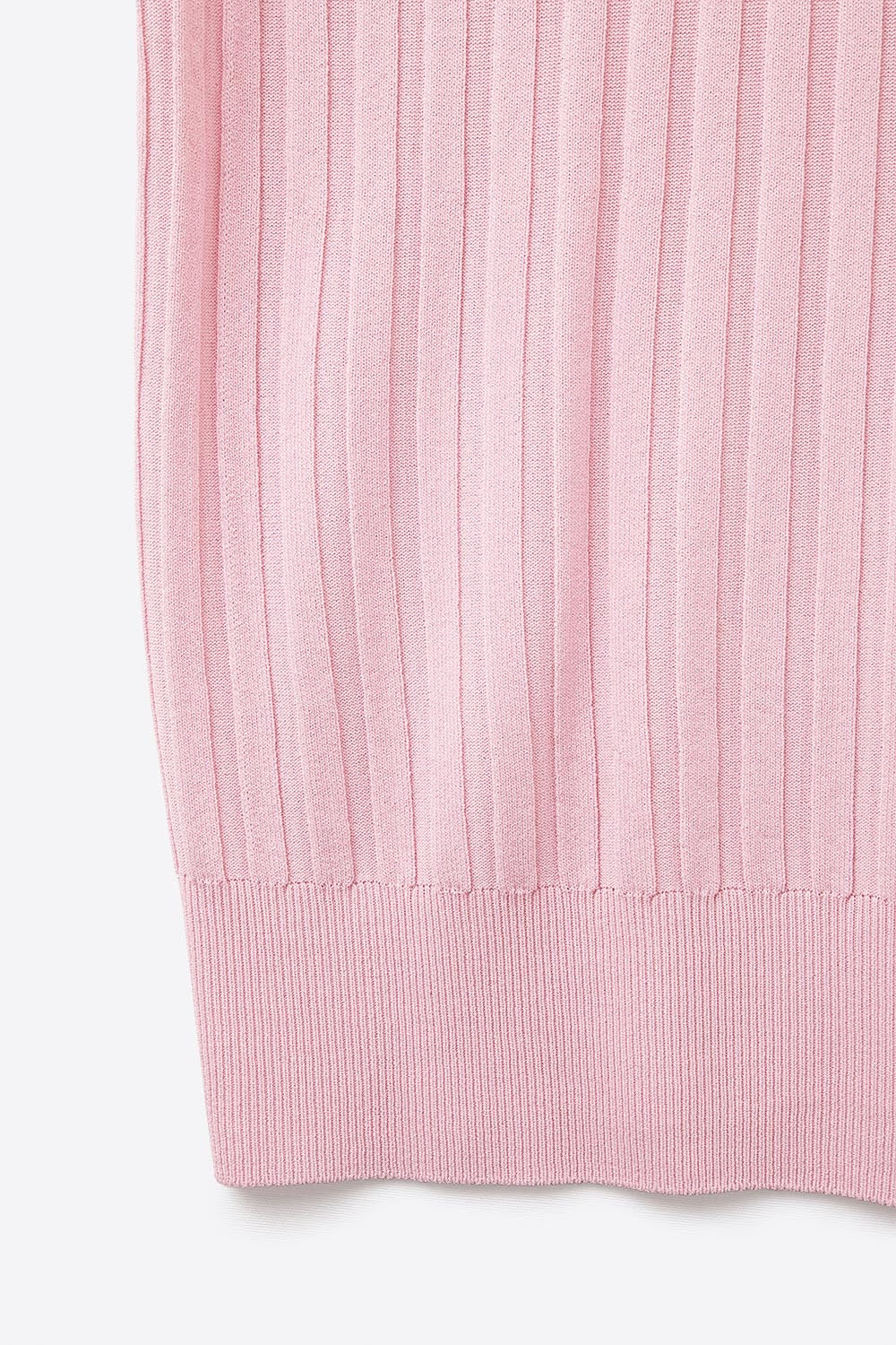 Camisola de malha canelada fina cor-de-rosa com gola em barco