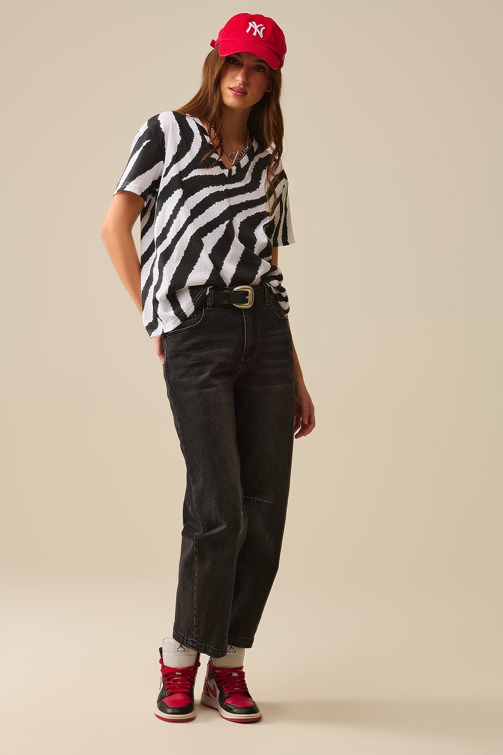 T-shirt com decote em V e estampado de zebra preto