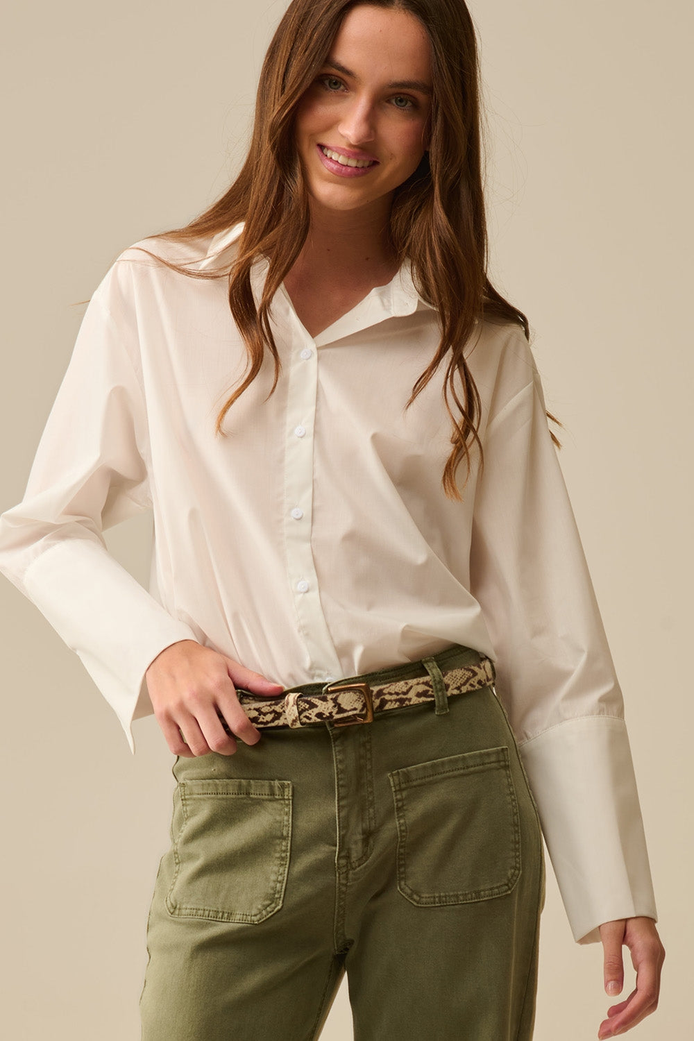 camisa de popelina branca com punhos extra largos