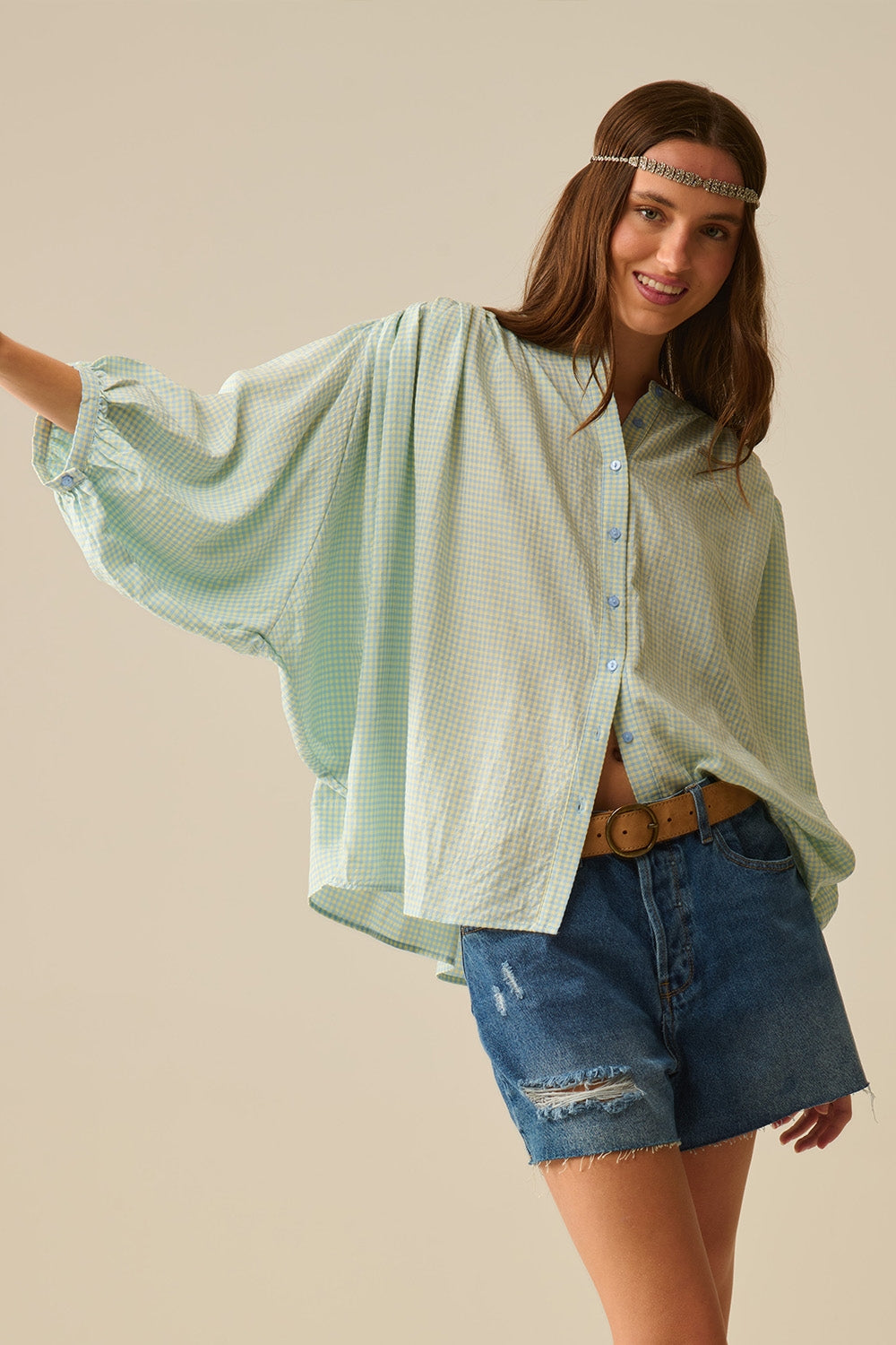 blusa solta de gingão azul claro