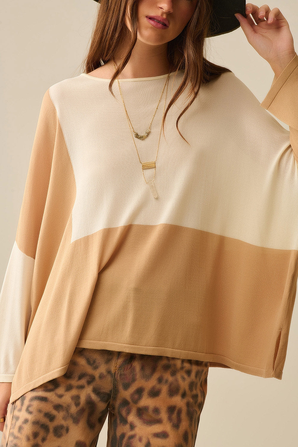 Camisola com asas de morcego em blocos de cores Branco e camel