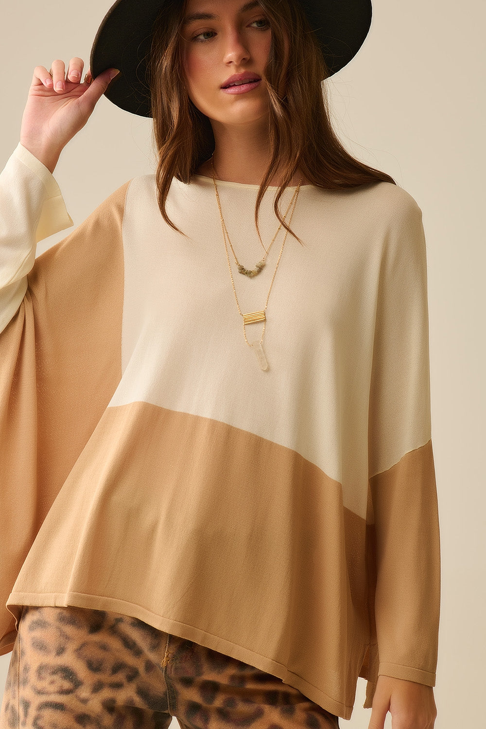 Camisola com asas de morcego em blocos de cores Branco e camel