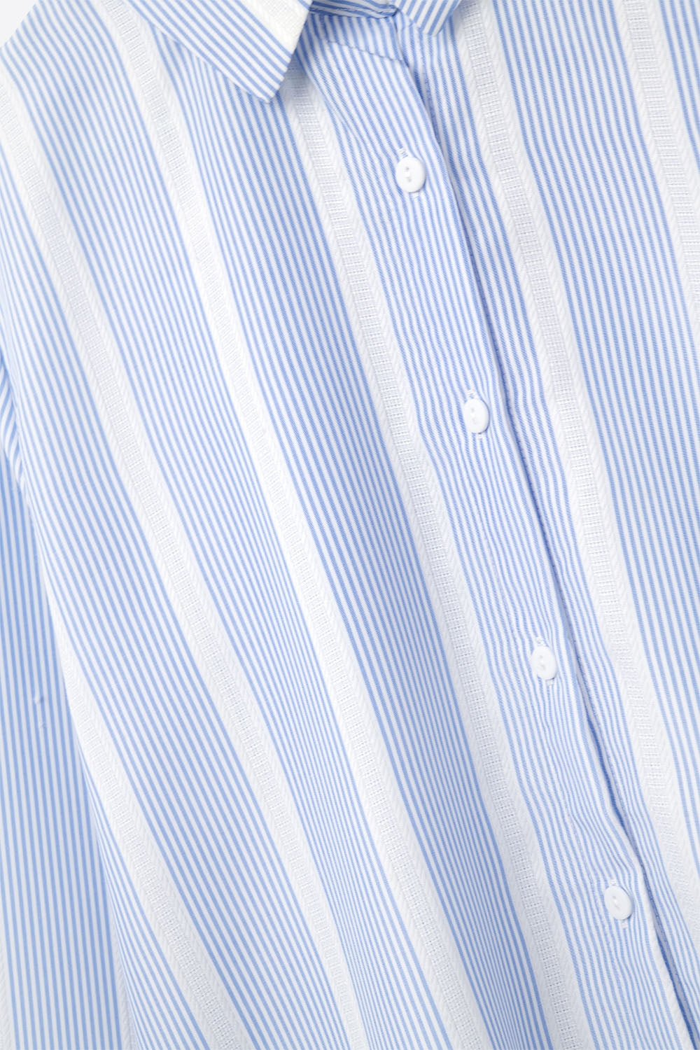 Camisa às riscas de tecido macio em azul e branco