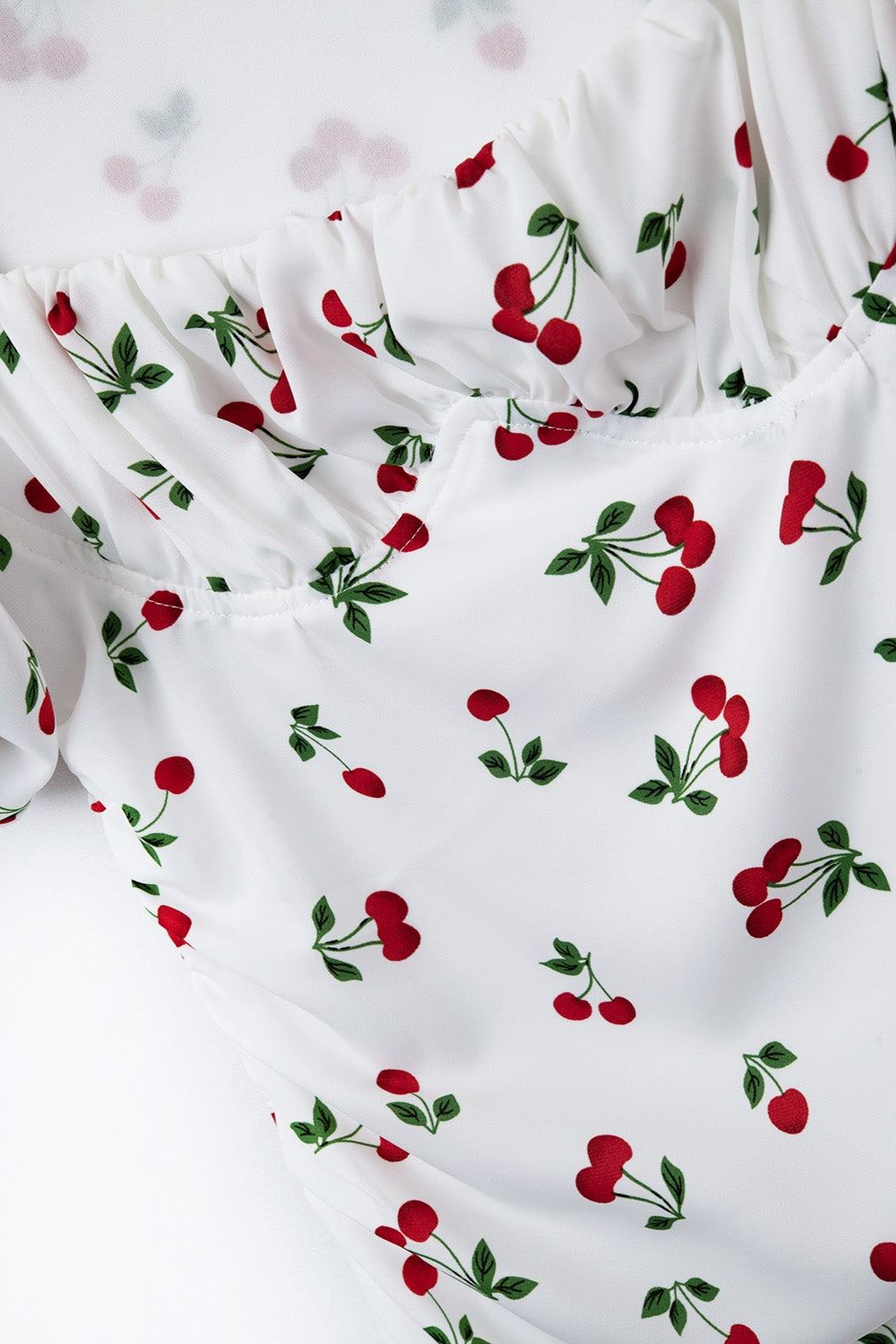 Minivestido com manga folhada Cherry