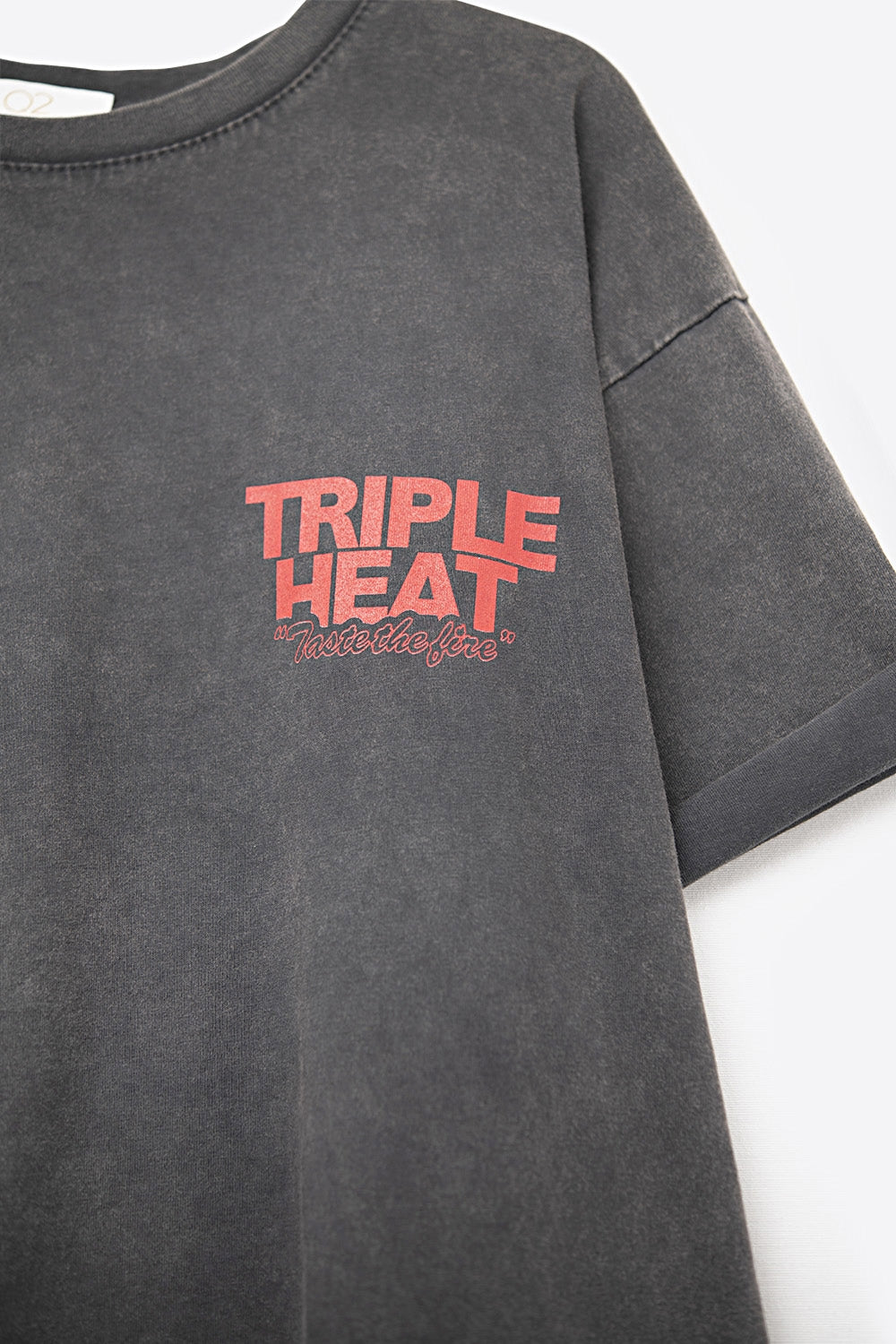 tecido preto lavado T-shirt de manga curta com o logótipo TRIPLE HEAT