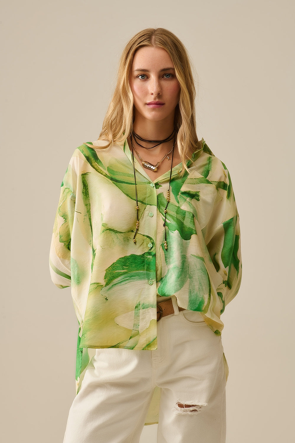 Blusa com botões estampada em aguarela verde
