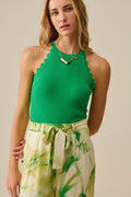T-shirt verde com pormenor nas axilas com nervuras
