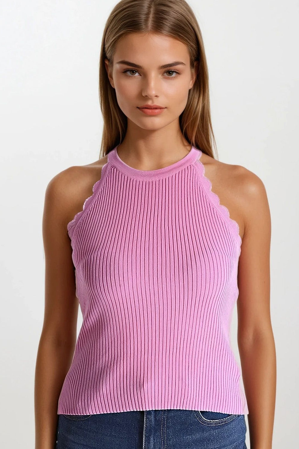 Top rosa sem mangas com detalhes de ondas