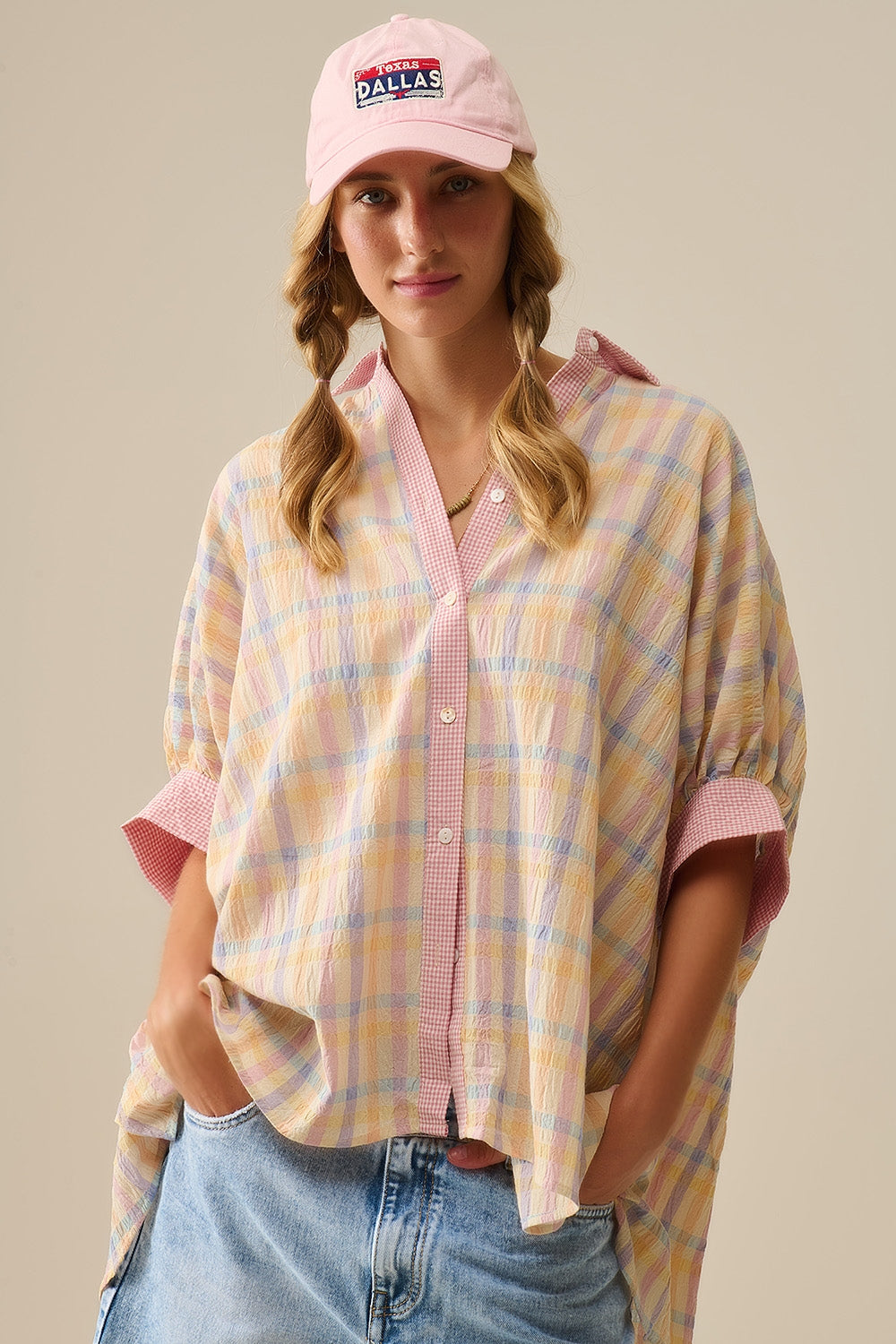Blusa fluida de grandes dimensões com contraste cuadros