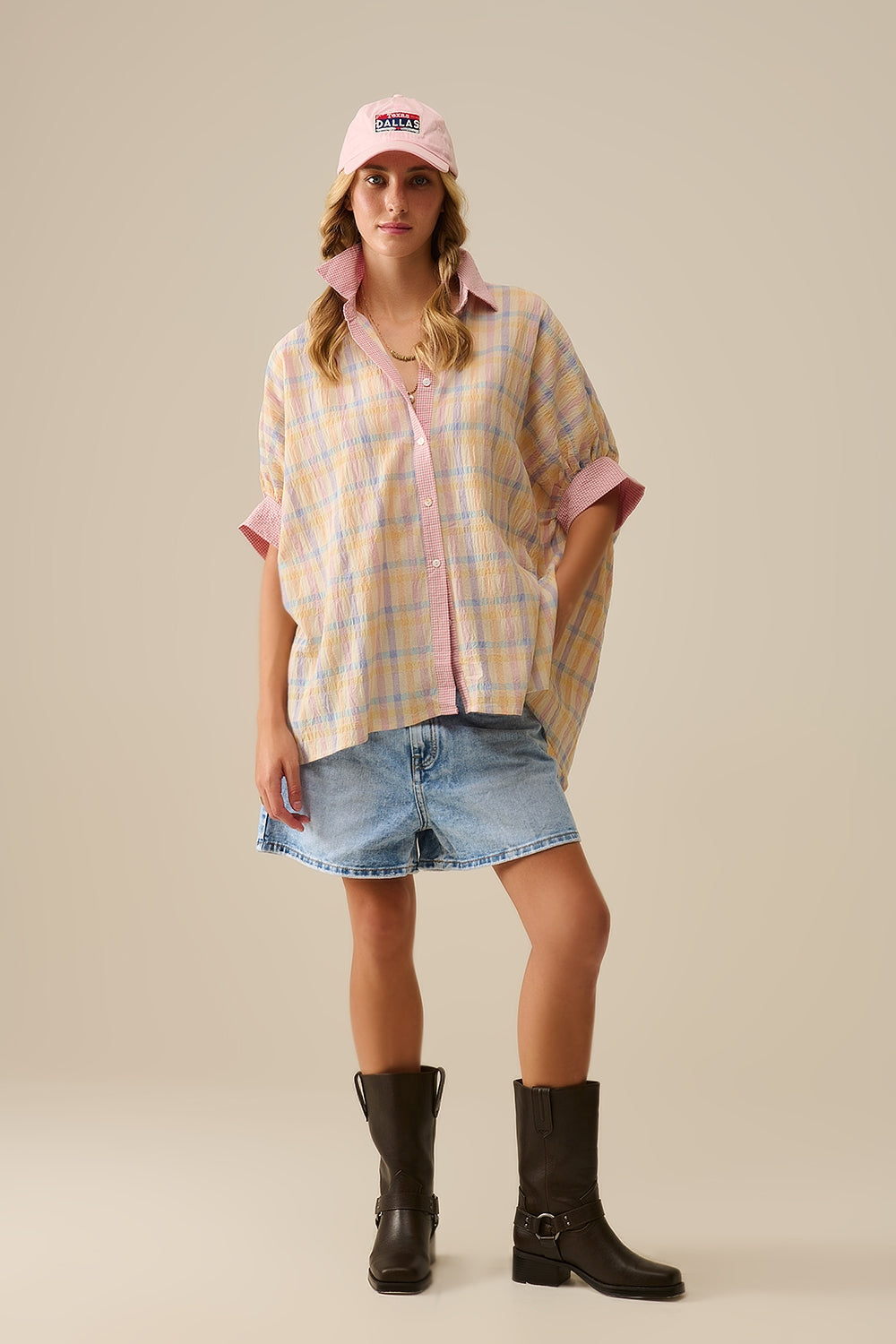 Blusa fluida de grandes dimensões com contraste cuadros