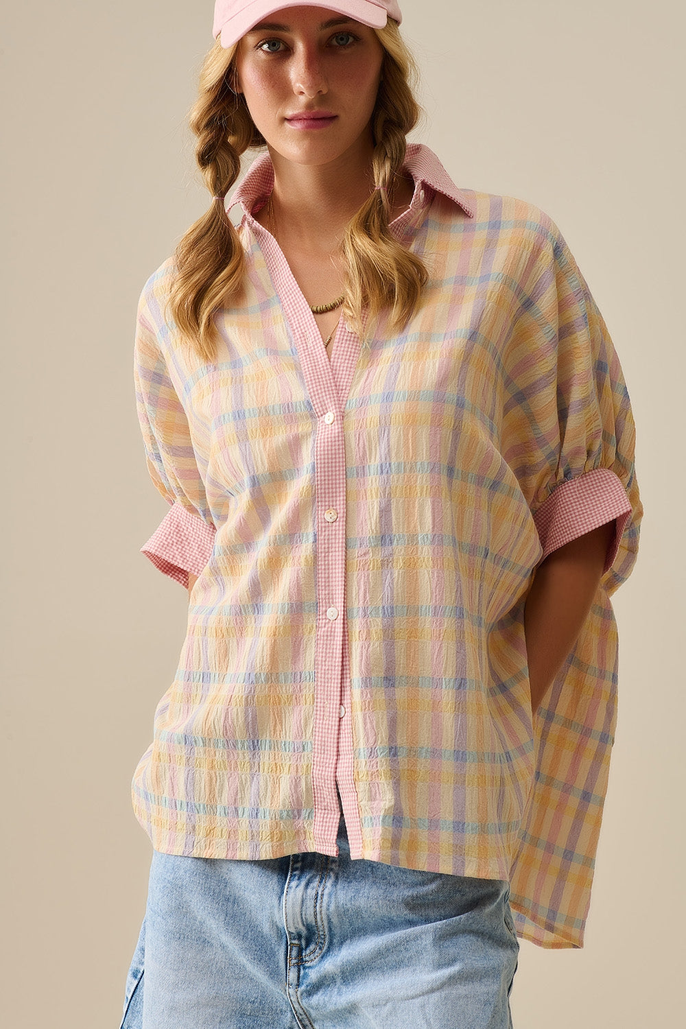 Blusa fluida de grandes dimensões com contraste cuadros