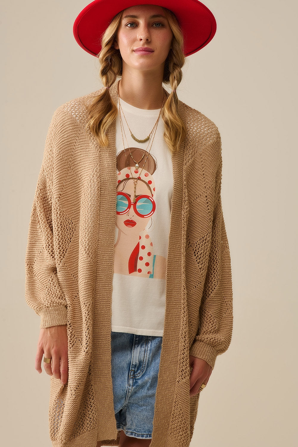 Camiseta branca feita na Itália com estampa gráfica de garota vintage