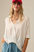 Blusa de manga curta drapeada em branco