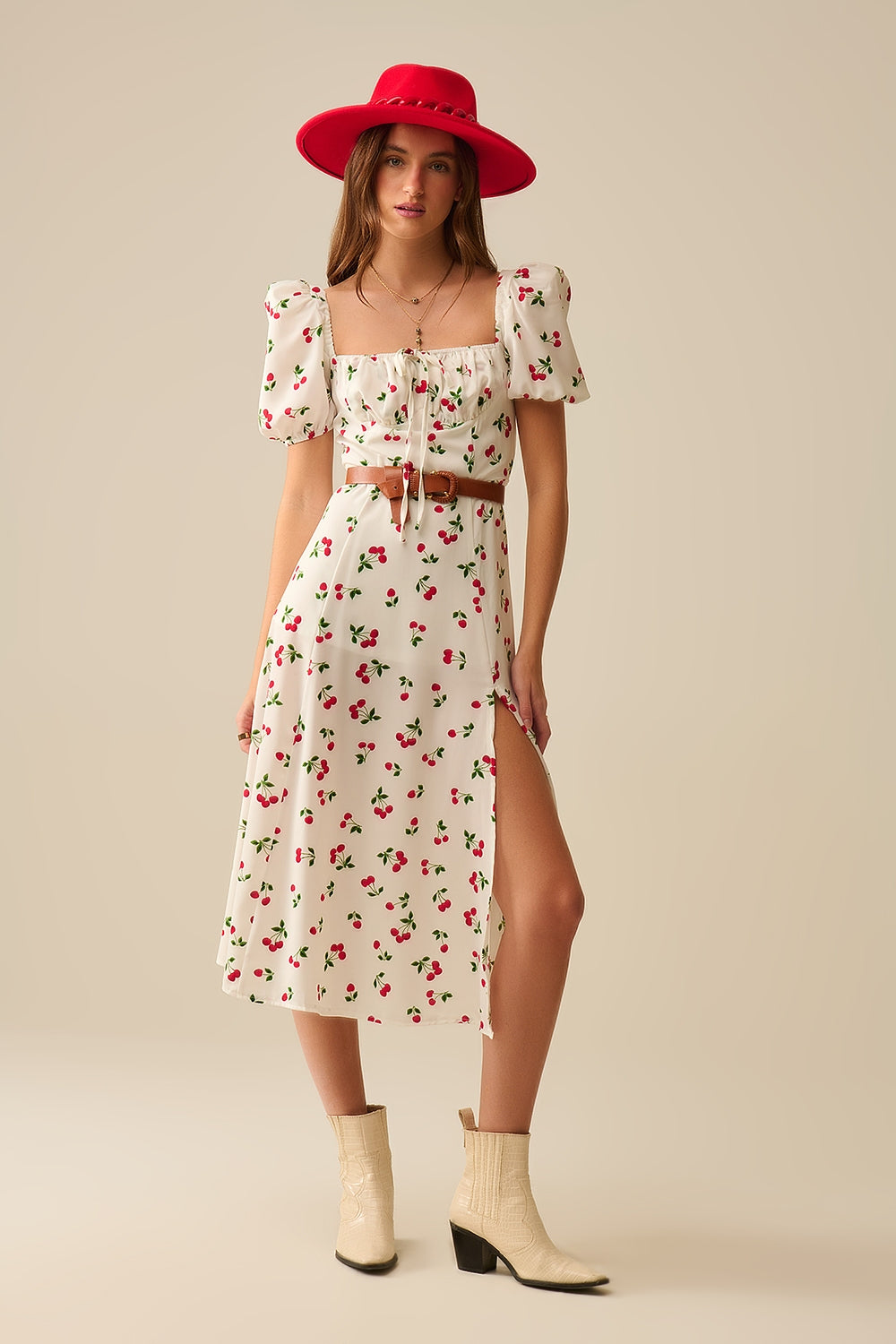 Vestido midi com estampado de cerejas e mangas bufantes