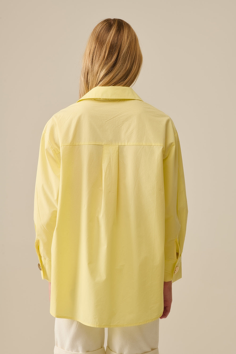 Camisa de popeline descontraída com botões de coração dourados em amarelo